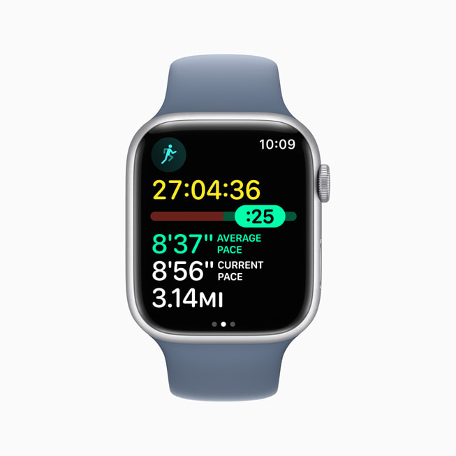 Apple Watch Series 8’de Antrenman uygulamasında tempo gösteriliyor.