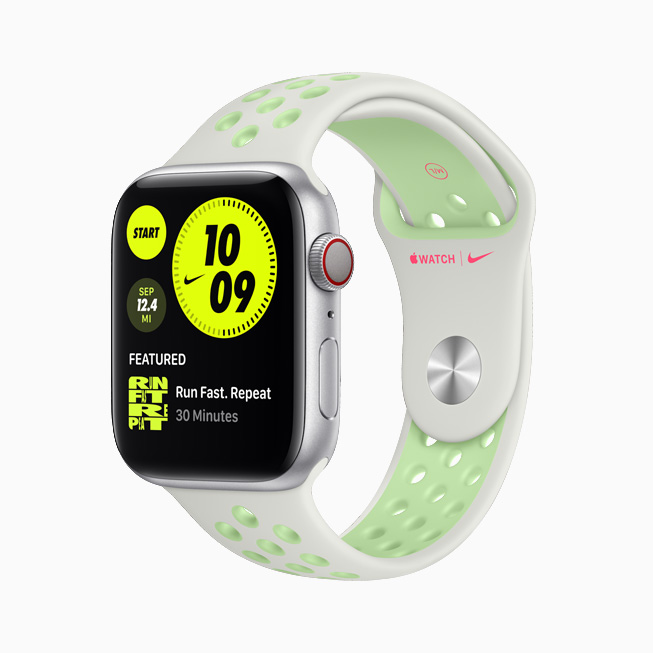 Beyaz ve neon yeşil Spor Kordonlu Apple Watch Nike.