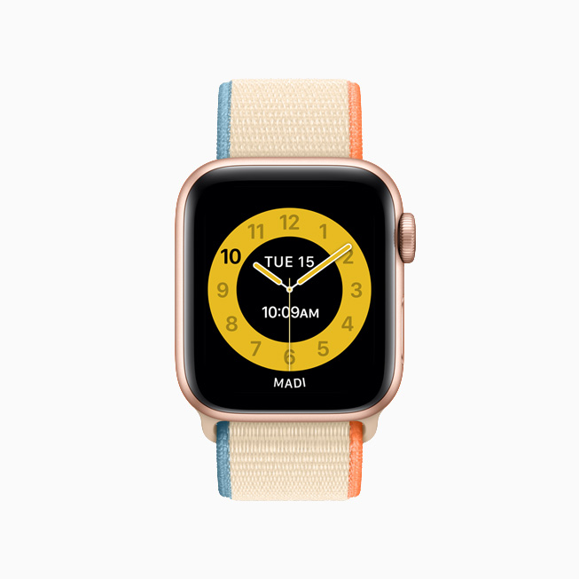 Apple Watch’ta sarı Okul Zamanı saat kadranı. 