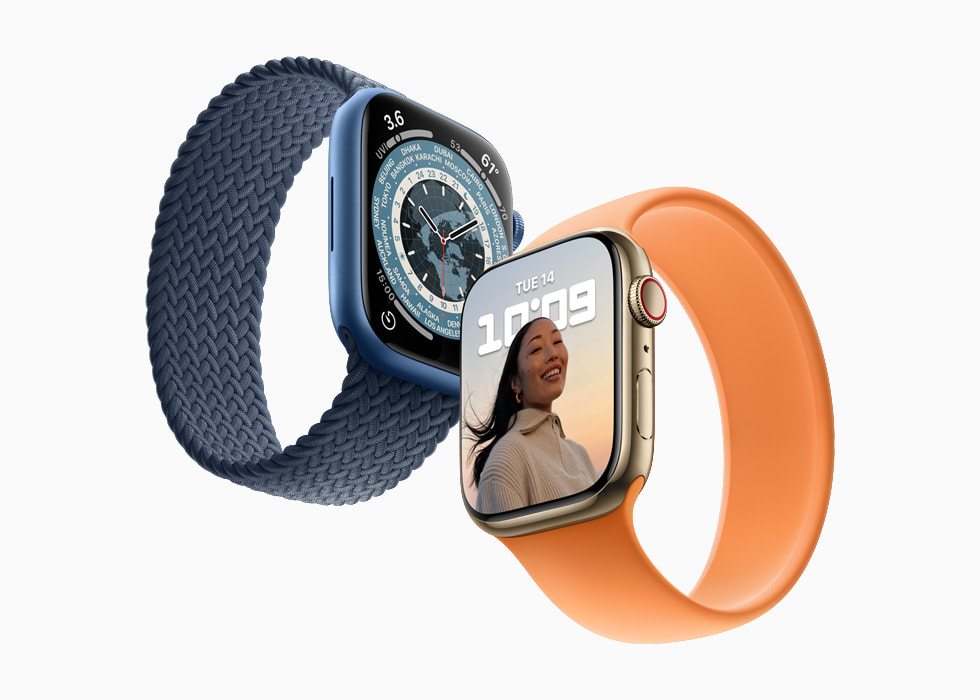Apple Watch Series 7 iki farklı renkte kayışla gösteriliyor.