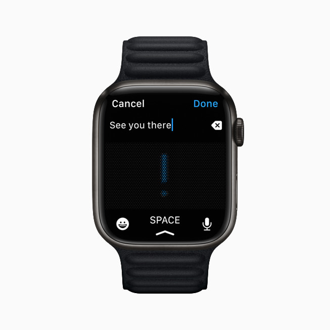 Mesajlar uygulamasındaki Dikte işlevi Apple Watch Series 7’de gösteriliyor.