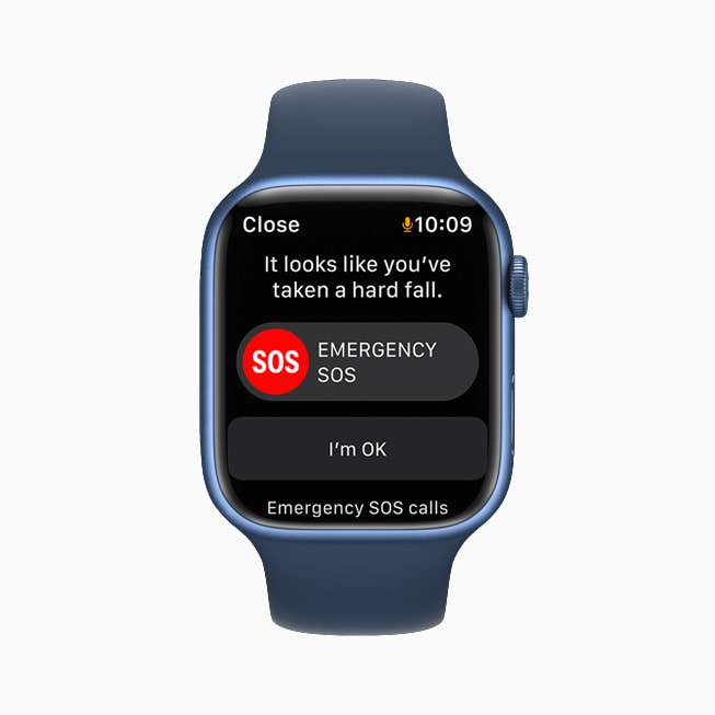 Apple Watch Series 7, kullanıcıya sert düşüp düşmediğini soran ve bir acil SOS araması yapmayı öneren bir Düşme Algılama uyarısı gösteriyor.