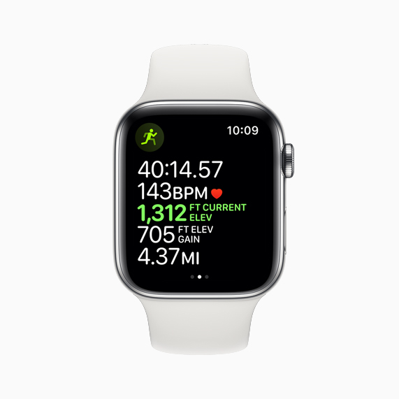 Apple Watch Series 5’te yüksekliği ve diğer verileri gösteren bir antrenman ekranı.