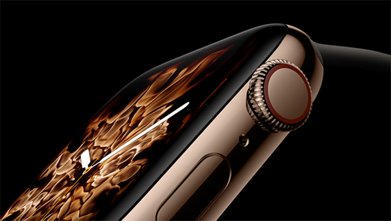 Yeni Ateş saat kadranıyla altın renki paslanmaz çelik Apple Watch Series 4. 