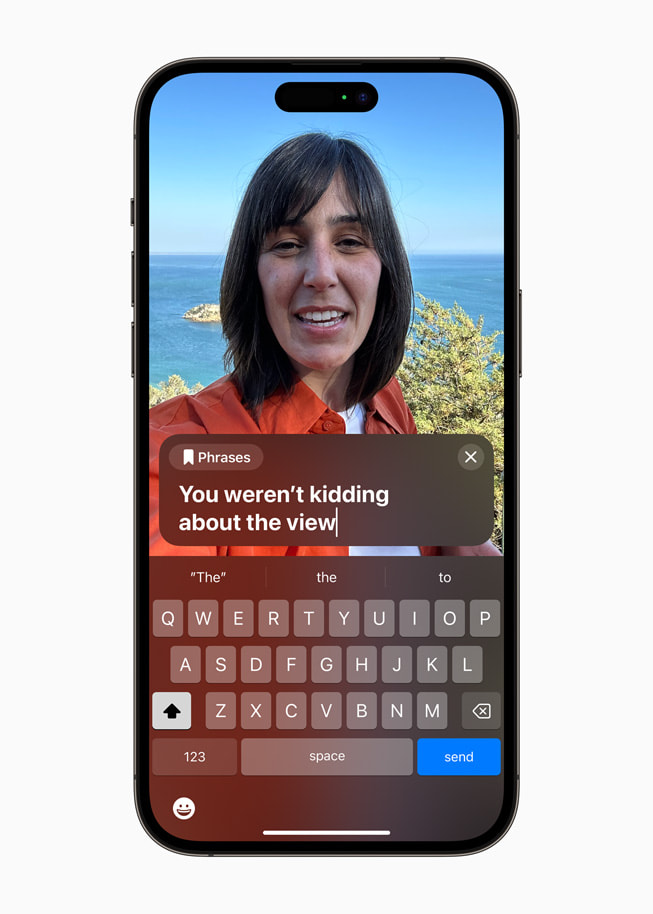 iPhone 14 Pro Max’te bir FaceTime araması sırasında Live Speech.