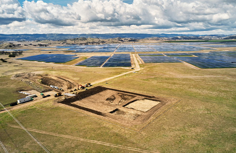 California Flats güneş enerjisi tarlasında inşaat çalışması. 