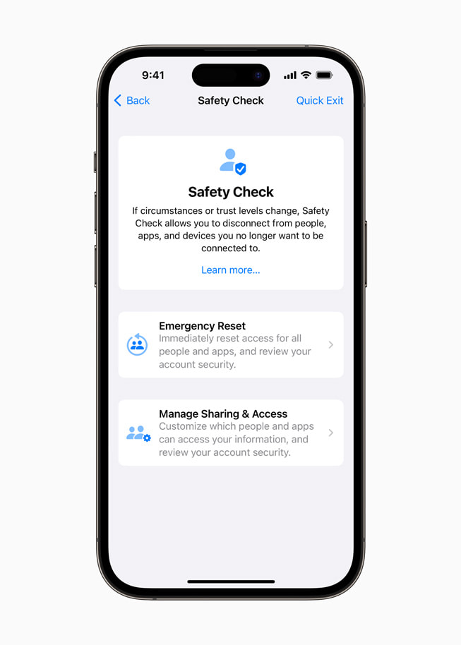 أدوات التحكم في ميزة التحقق من الأمان معروضة على iPhone 14 Pro