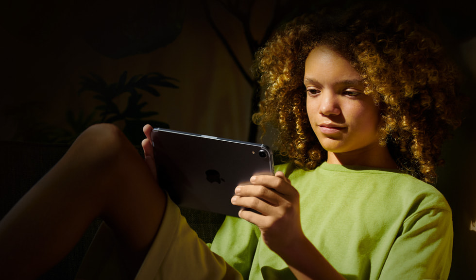 Een kind met een iPad.