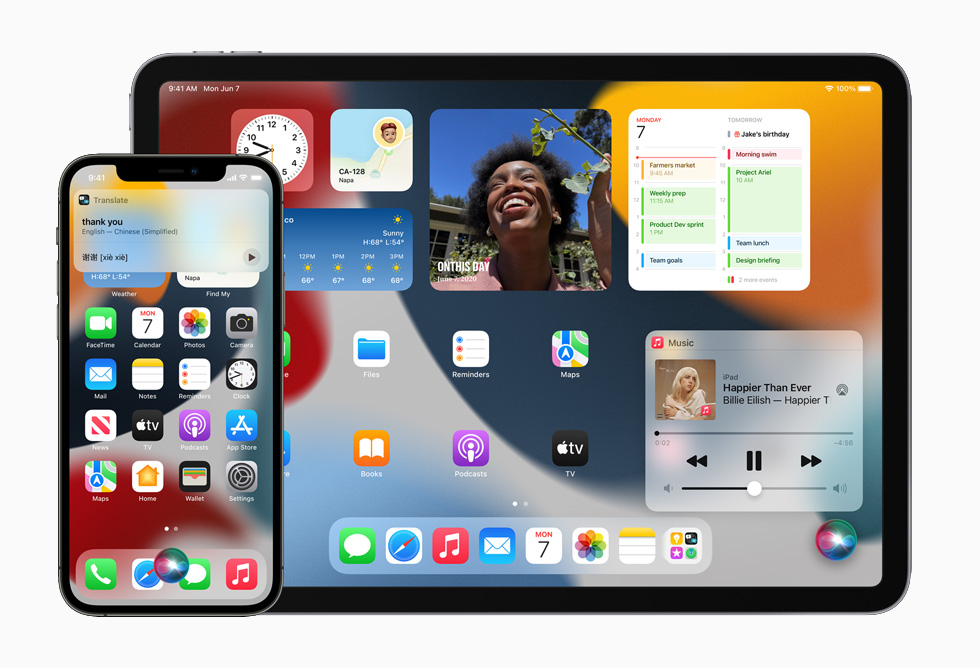 iPhone 12 Pro ve iPad Pro ekranlarında gerçekleştirilen bir Siri çeviri isteği gösteriliyor.