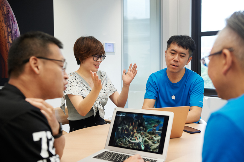 設計開發加速器設有一對一咨詢時段，讓開發者和 Apple 專家直接交流。