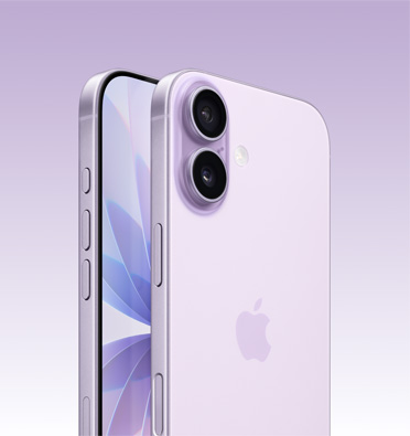 薰衣草紫色 iPhone 17 展示部分螢幕，斜側面展示動作按鈕、音量按鈕和側邊按鈕。機身背面展示左上角的雙融合相機系統。