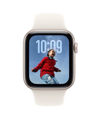 Apple Watch SE 3, aluminium case, starlight colour, Smart Stack hint, Traditional Strength workout hint, right side exterior, Digital Crown, Sport Band, starlight colour