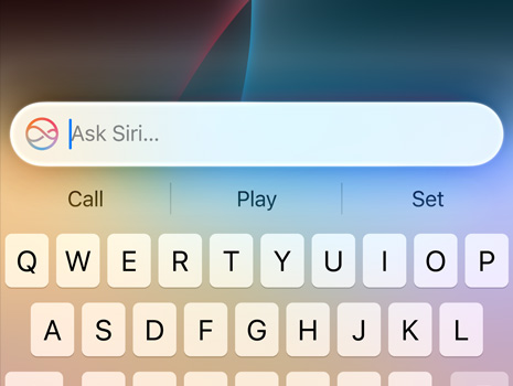 Primer plano de un cursor haciendo un pedido a Siri.