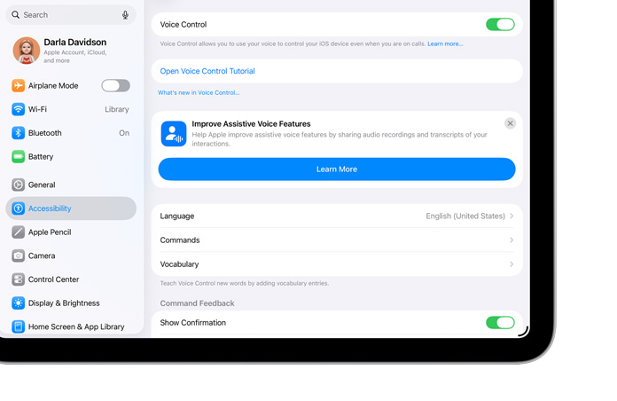 Réglages du Contrôle vocal sur iPad, montrant comment l’iPad permet de contrôler l’appareil à l’aide de fonctionnalités d’accessibilité intégrées