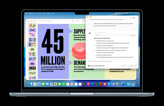 미시경제학 플래시카드가 있는 Msty Studio 화면을 보여주는 MacBook의 모습. 온디바이스 AI 역량이 드러납니다.