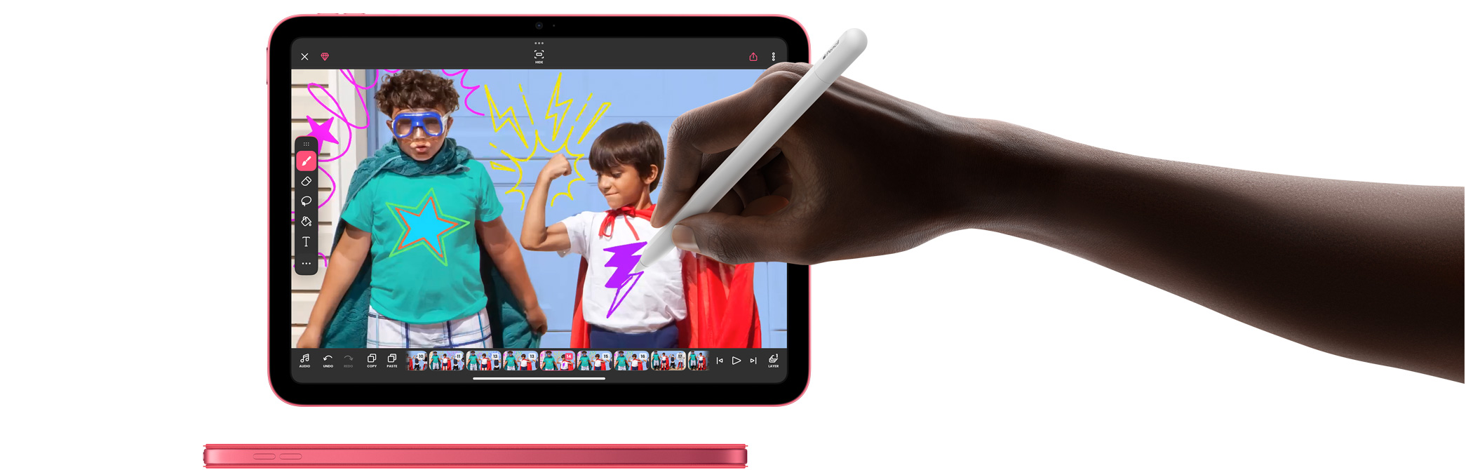 Mão com o Apple Pencil a desenhar na app Photo Markup.