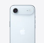 상단 ‘플래토’의 Fusion 카메라 시스템이 보이는 스카이 블루 색상 iPhone Air 뒷면