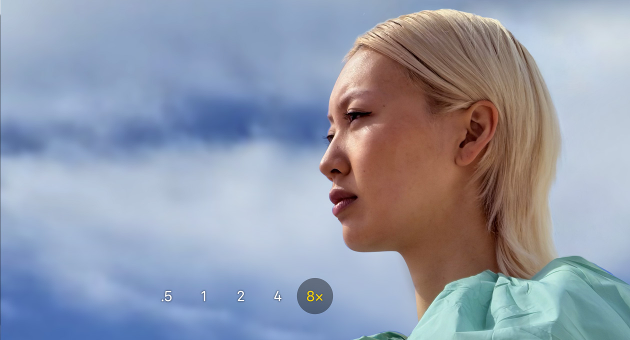 0.5배, 1배, 2배, 4배 및 8배 광학 줌 옵션을 갖춘 iPhone 17 Pro 카메라 앱에서 8배를 선택한 모습