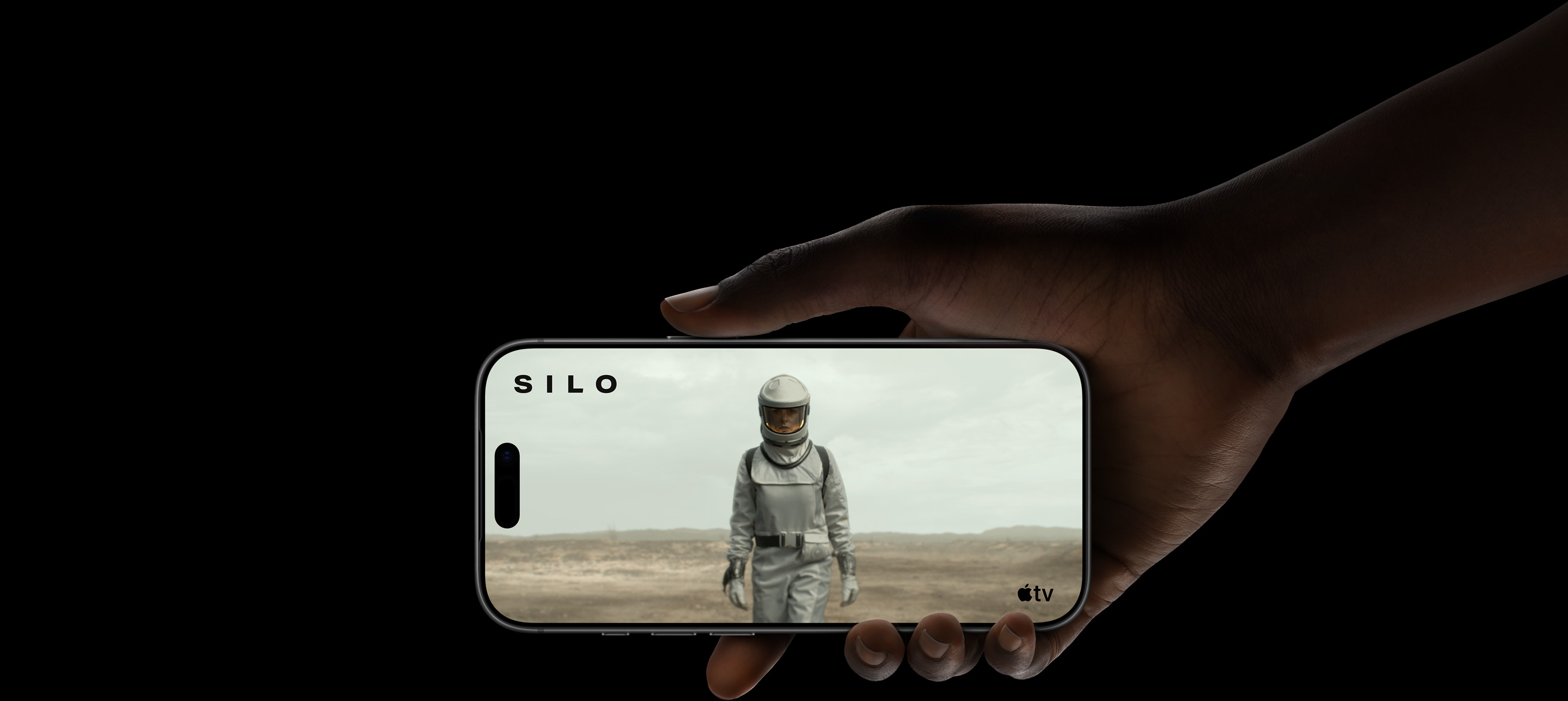 Uma cena da série Silo, do Apple TV+, demonstra a longa duração da bateria do iPhone 17 Pro