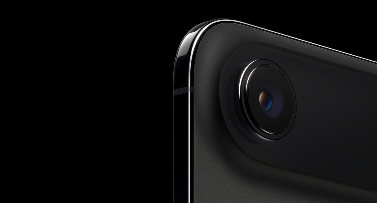 iPhone Air, eksterior belakang, warna Hitam Angkasa, sudut atas melengkung, sistem kamera Fusion berlensa tunggal