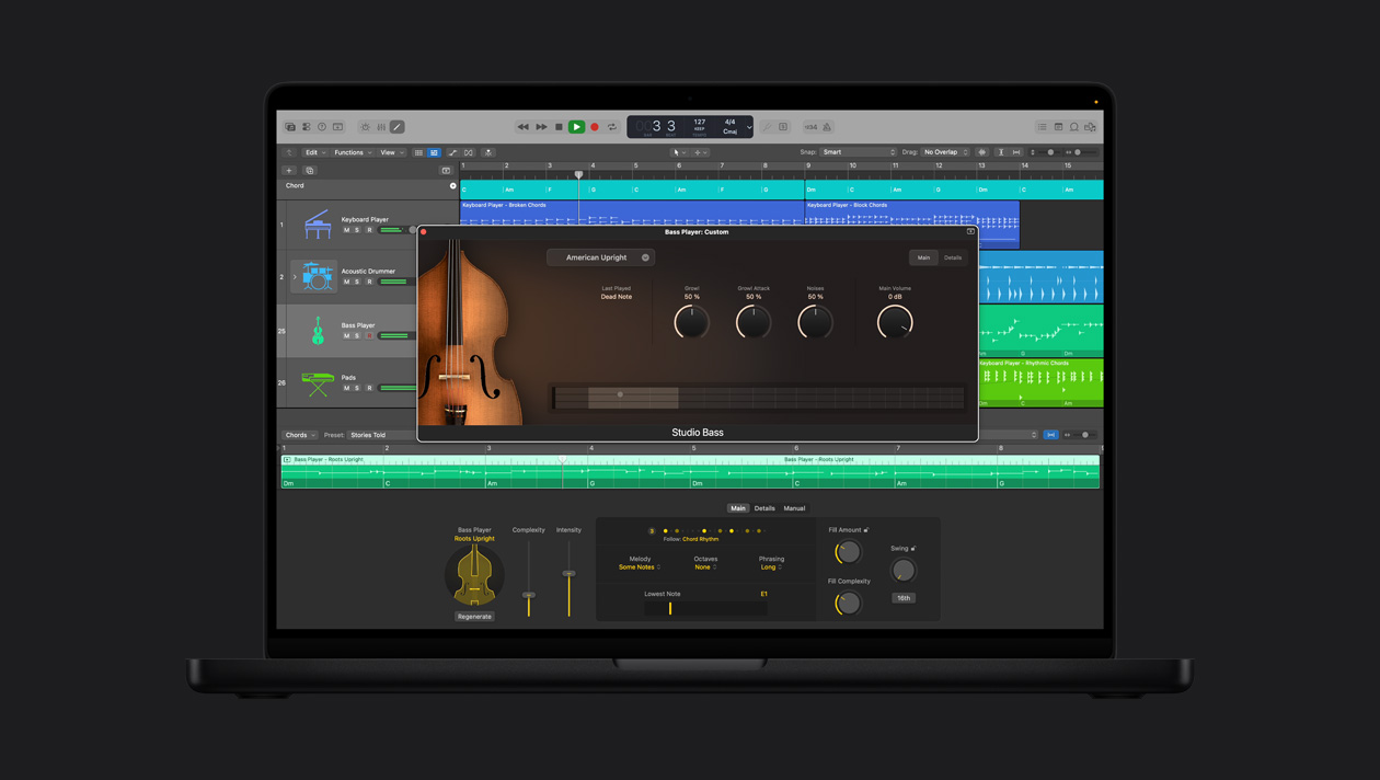 Pantalla de una MacBook Pro de 16 pulgadas que muestra Upright Bass Player, ventana abierta con los controles de Studio Bass, a la izquierda hay filas de Keyboard Player, Acoustic Drummer, Bass Player, Pads, en la parte inferior están los controles de Bass Player Roots Upright