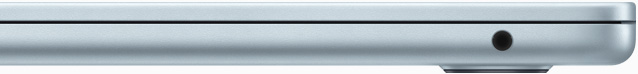 Lado derecho de una MacBook Air con entrada para audífonos