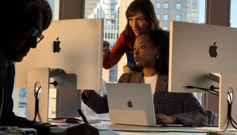 仕事の環境でMacを使っている人々