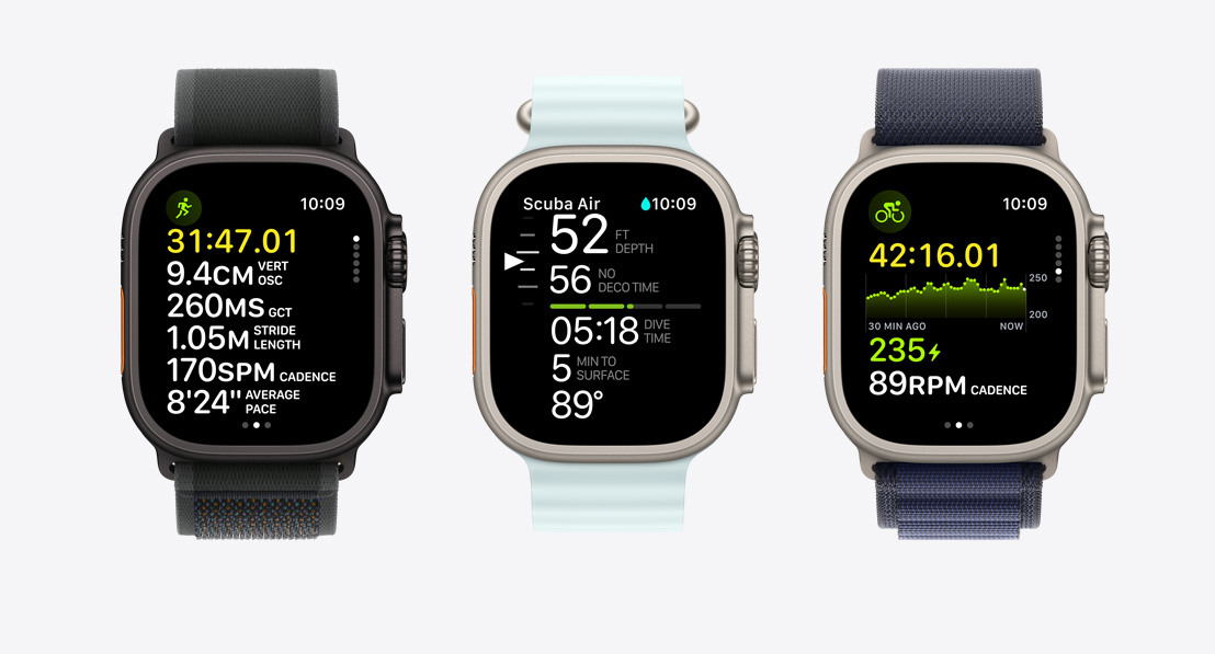 Drei Apple Watch Ultra 2 mit Fitnessdaten. Eine zum Laufen, eine zum Tauchen und eine zum Radfahren.